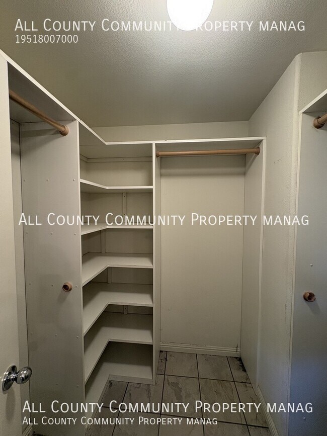 Building Photo - 39560 Bonaire Way