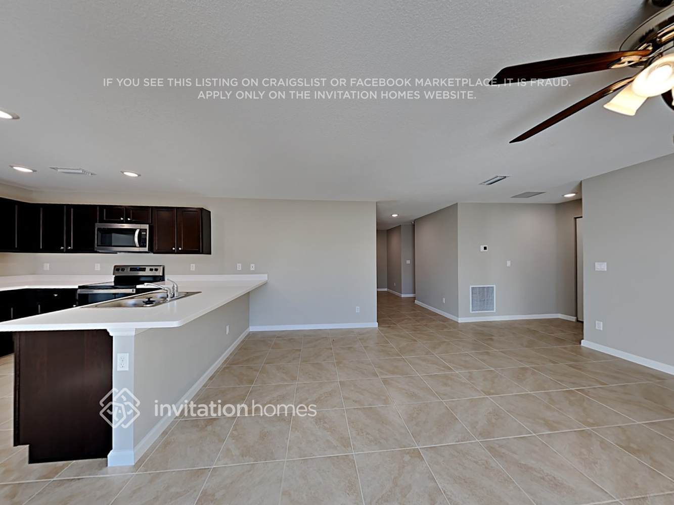 Building Photo - 244 SW Aubudon Ave