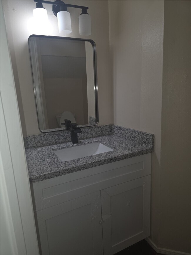 Building Photo - 1907 Summerfield Pl