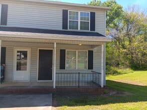 Building Photo - 743 Treasure Dr SW