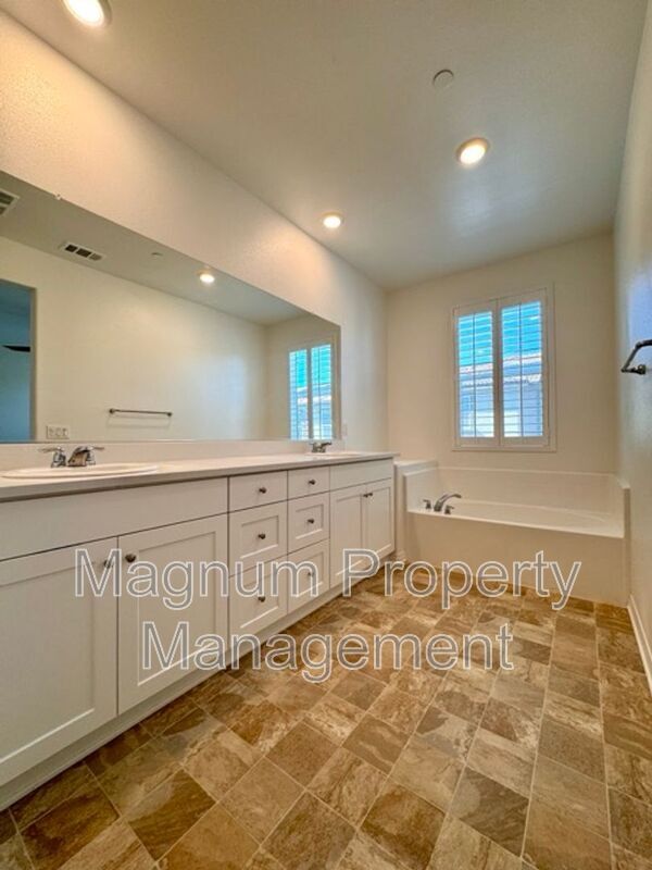 Building Photo - 34495 Agave Dr