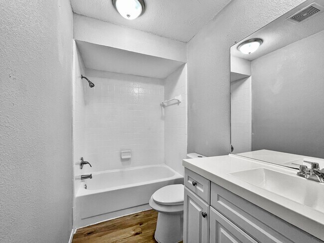 Building Photo - Updated 3-Bed Woodlake Home with Study & Covered Patio