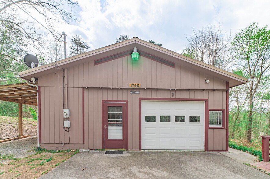 Building Photo - 1748 Paulas Huskey Cir