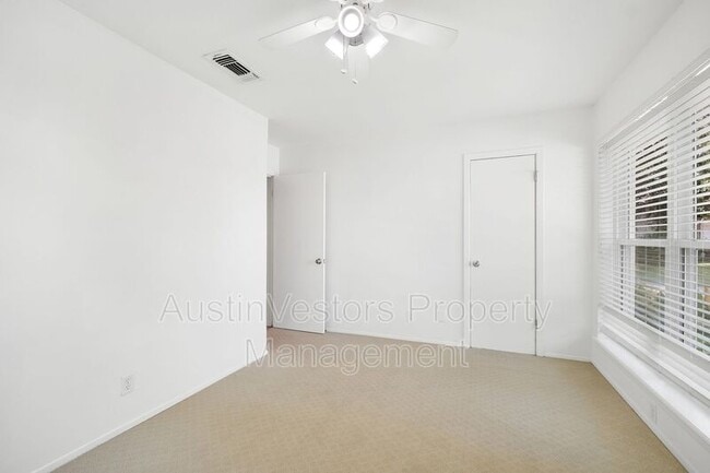 Building Photo - 8600 Clarewood Cir