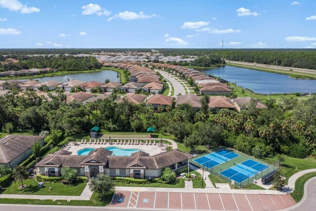 Building Photo - Annual Unfurnished 2 Bedroom 2 Bathroom with a Den located in the Preserve at the West Villages!