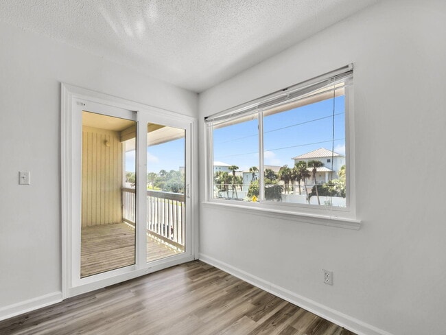 Building Photo - 445 Gulf Shore Dr