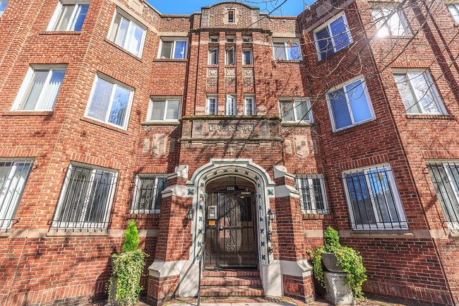 CHARMING COMMUNITY IN SEATTLE, WASHINGTON - Charlesgate