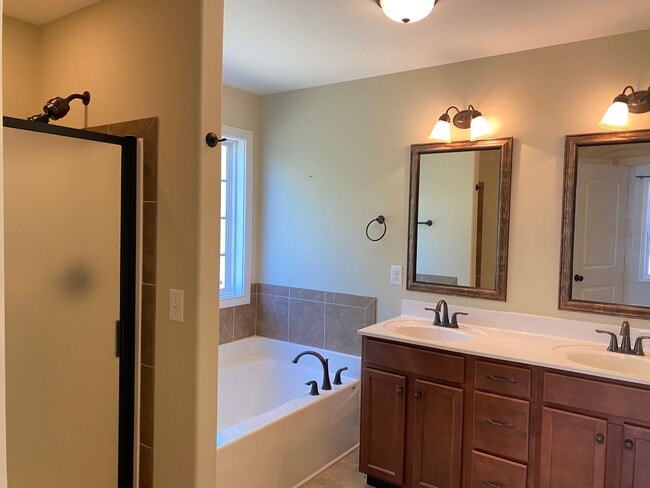 Building Photo - Great Location!! Beautiful Partial Brick H...