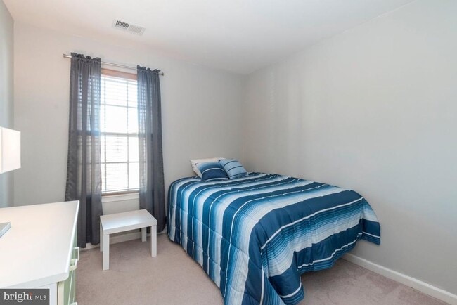 Building Photo - 7254 Mockingbird Cir