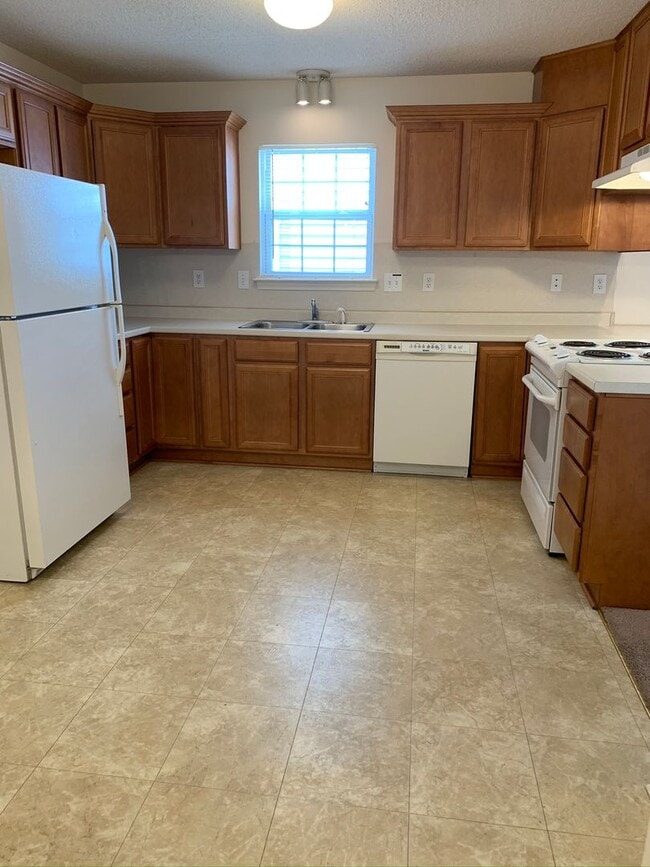 Building Photo - 163 Clusters Cir