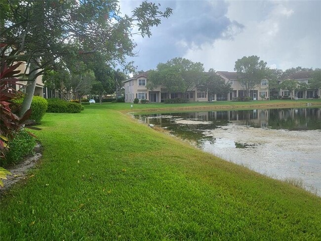 Building Photo - 3331 Lakeside Dr