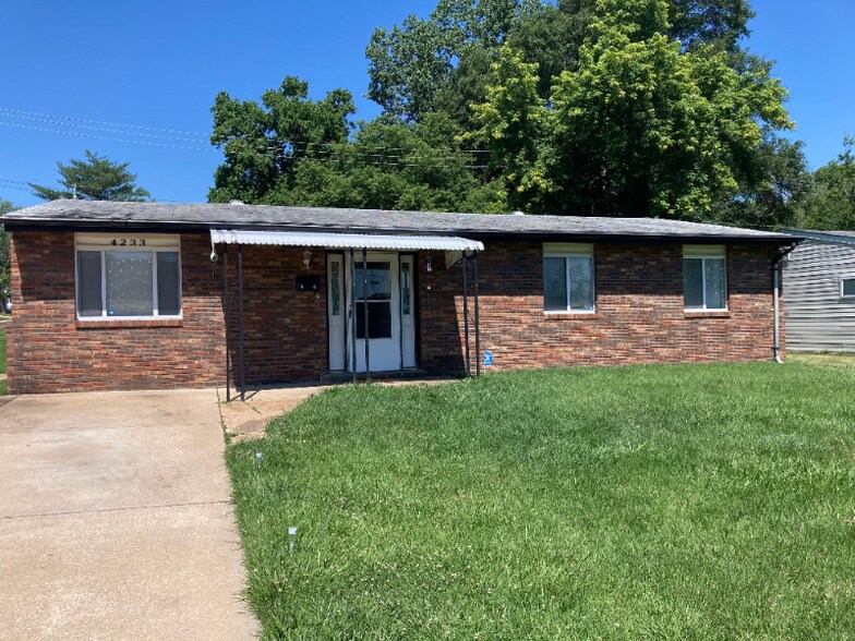 Primary Photo - 4233 Calvert Ave