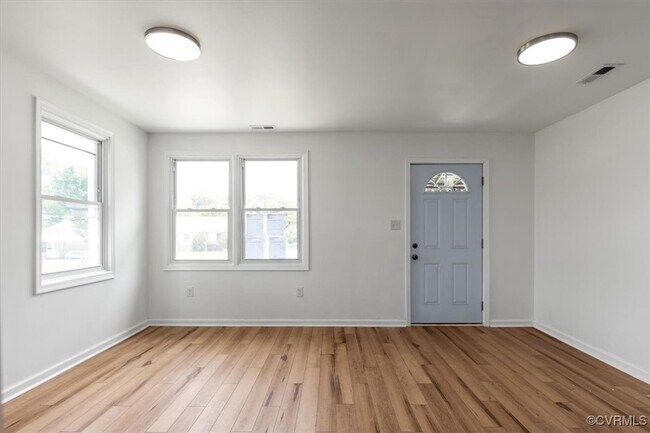 Building Photo - 1806 Sussex St