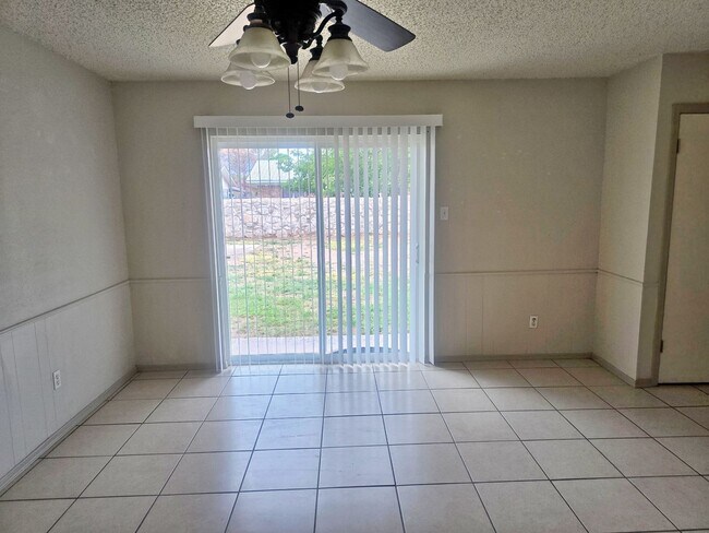 Building Photo - Great move in ready home close to Ft. Bliss