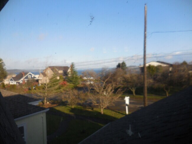 Views of the Sound - 4626 N Mullen St