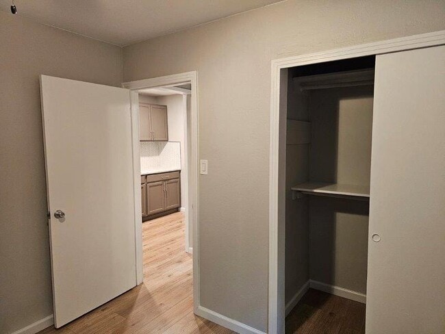 Building Photo - 13825 Dry Creek Rd