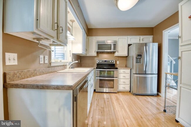 Building Photo - 800 Baltimore Annapolis Blvd