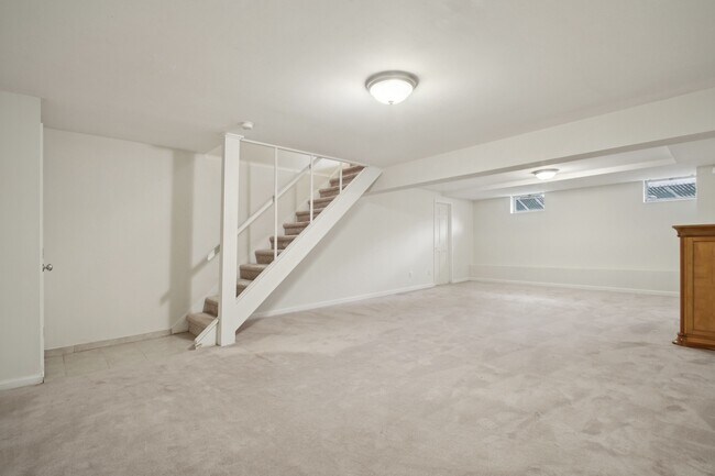 Building Photo - 611 Grove St