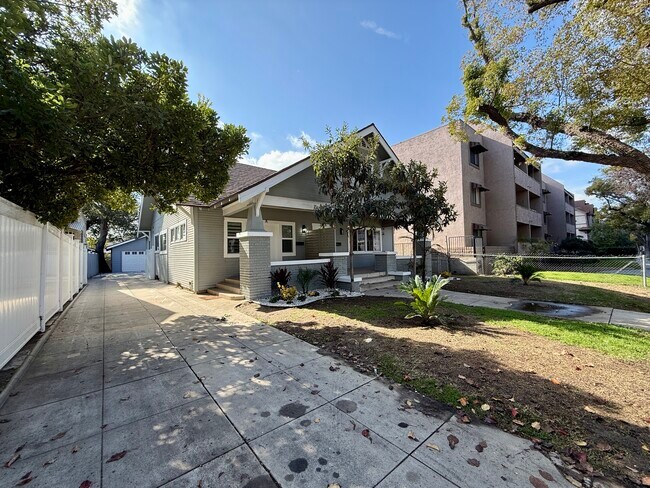 Building Photo - 346 W California Ave