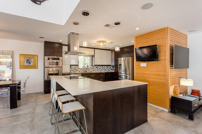 Building Photo - 2005 Potomac Dr