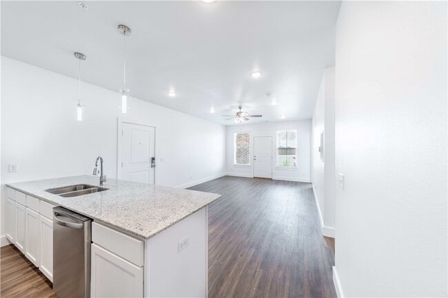 Building Photo - The Benton -  200 Ryan Unit Garland | Crittenden