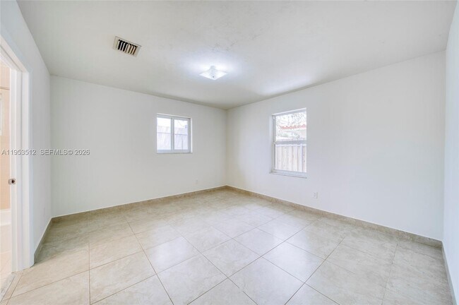 Building Photo - 9557 SW 40th Terrace