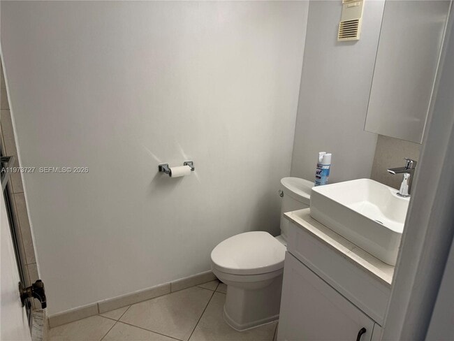 Building Photo - 3920 Inverrary Blvd