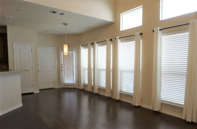 Building Photo - 5547 Cecina Dr