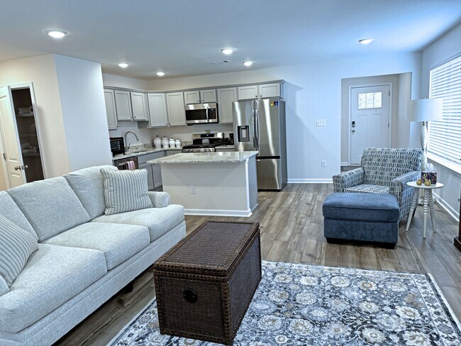 Building Photo - 230 Pedric Dr