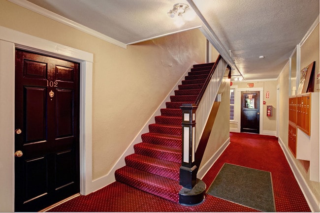 Building Photo - 502 Bellevue Ave E