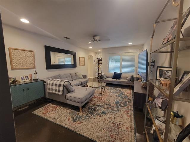 Building Photo - 8530 Capri Dr