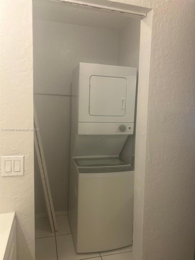 Building Photo - 4030 NW 30th Terrace