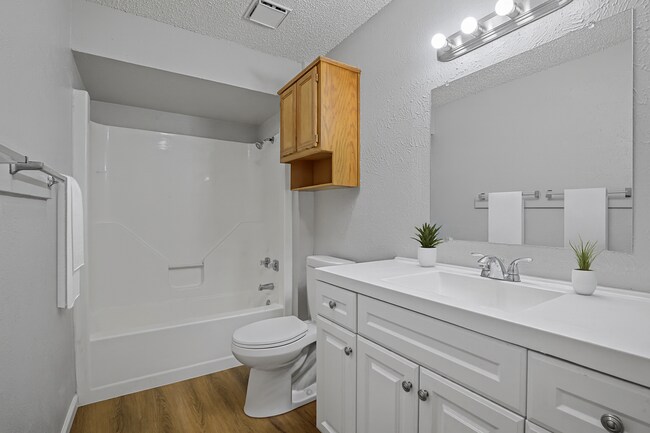Building Photo - 722 Prairie Creek Dr