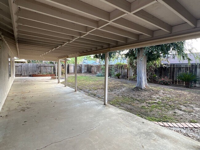 Building Photo - NORTHWEST BAKERSFIELD