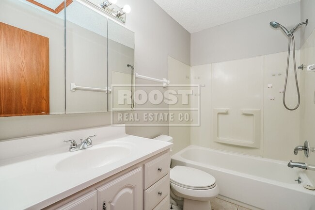 Building Photo - Two Bedroom, One Bathroom Condo in Blacklick