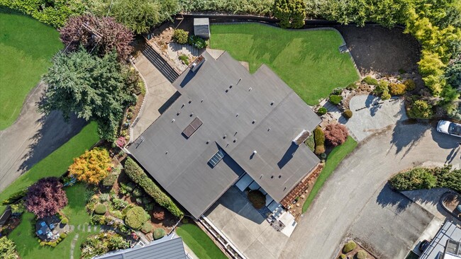 Building Photo - 9 Maple Ln