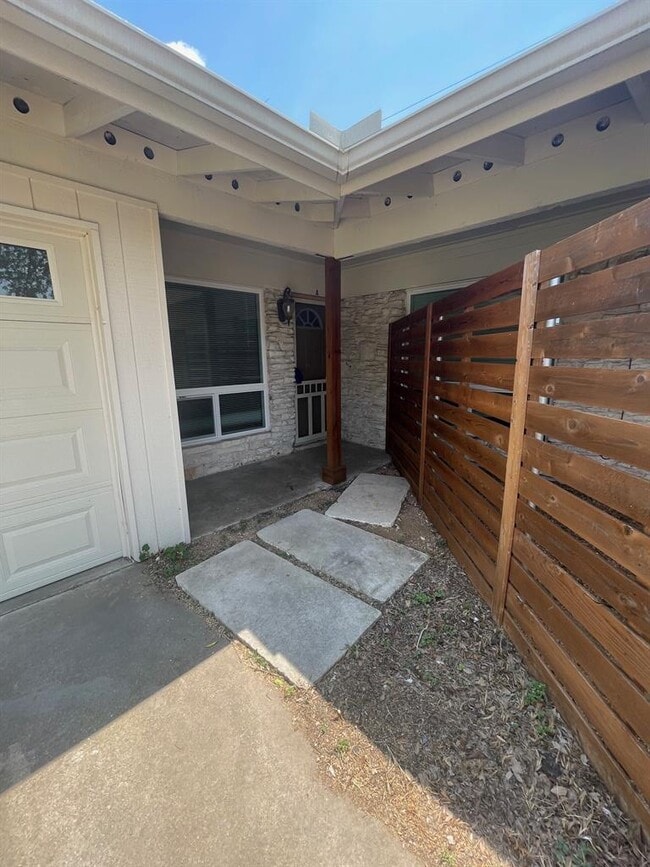 Building Photo - 8003 Pinedale Cove
