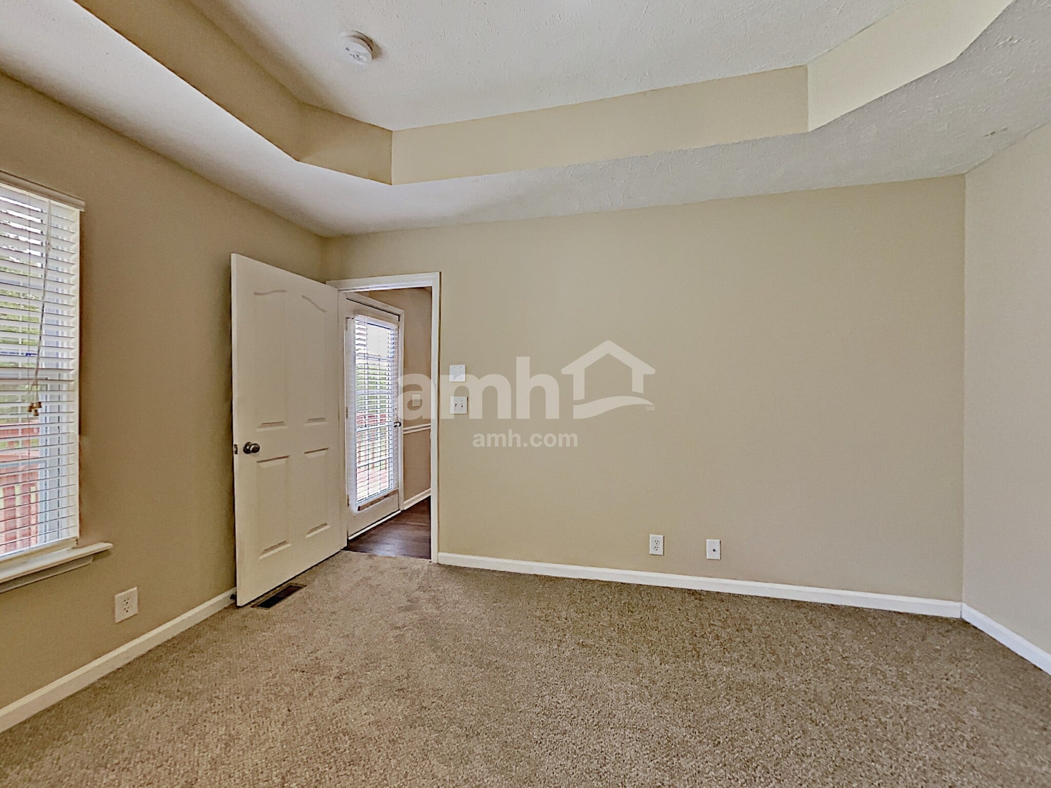 Building Photo - 2053 Leefield Dr
