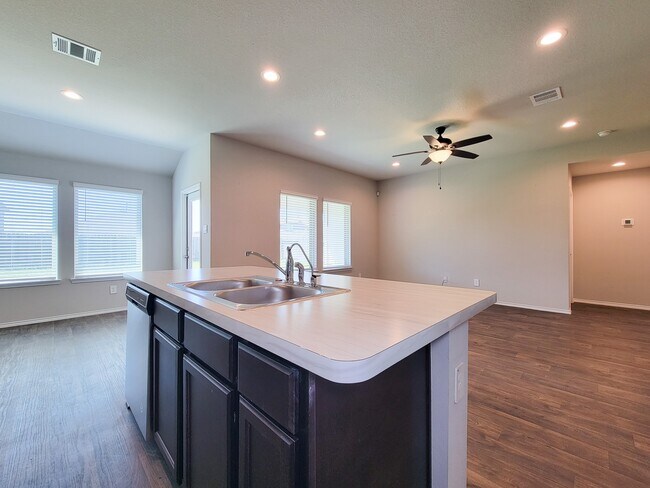 Building Photo - 21344 Pne Ml Dr