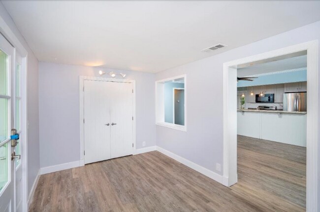 Building Photo - DAVIS SHORES RENTAL AVAILABLE!