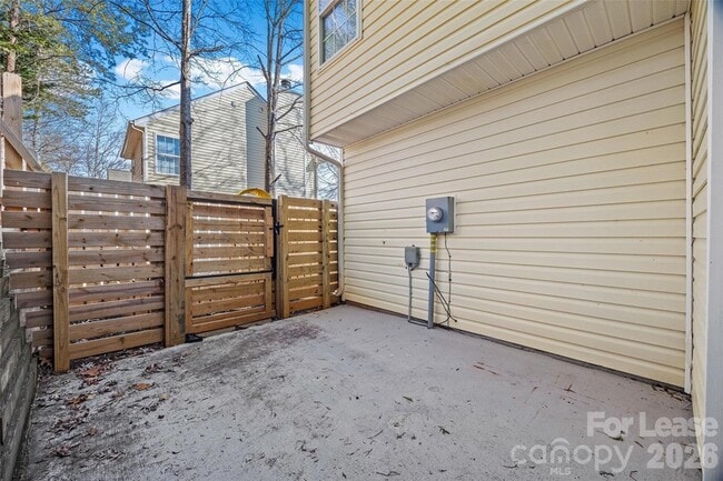 Building Photo - 1411 Swaying Branch Ln