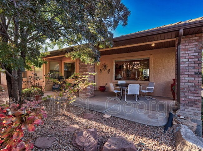 Building Photo - 621 Rolling Hills Dr