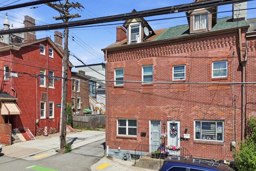 Building Photo - 111 Pearl St