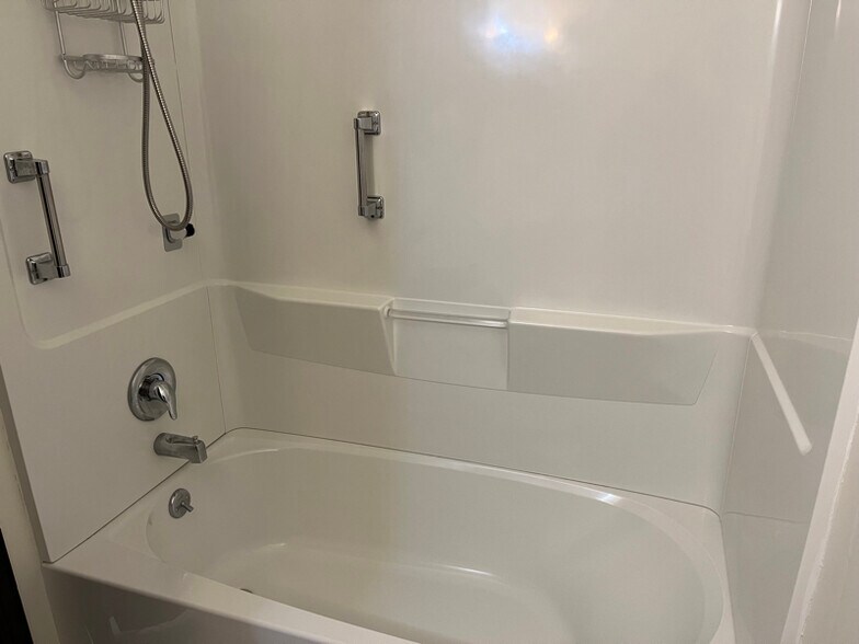 Building Photo - 206 Country Cir