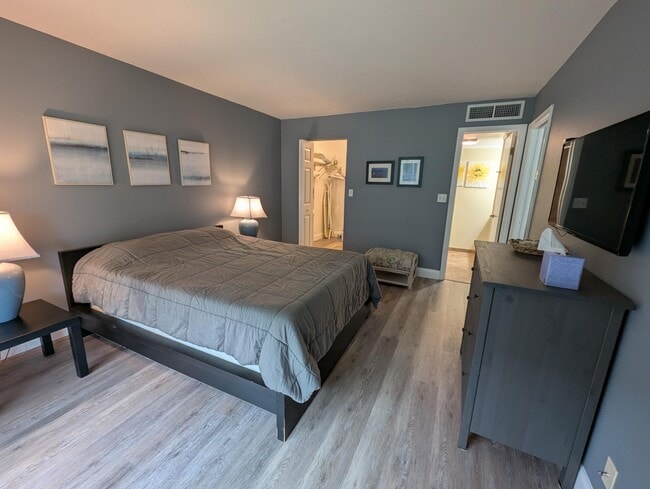 Building Photo - 740 E Ocean Ave