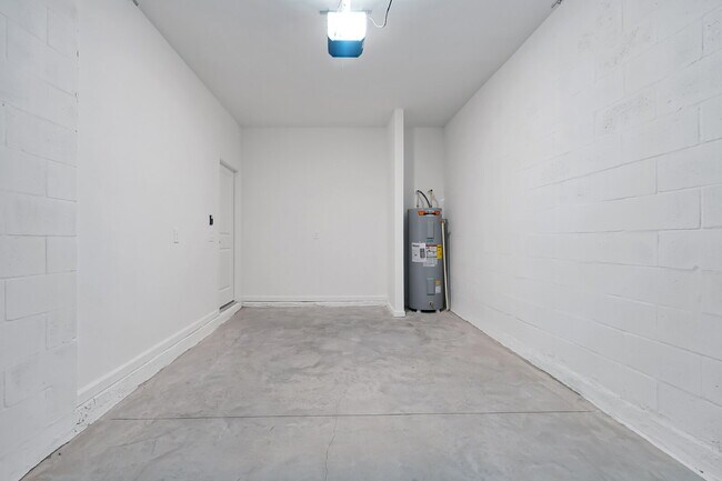 Building Photo - Beautiful New 3-Bedroom Townhome in Davenport — Includes Resort Pool, Modern Clubhouse & Family P...