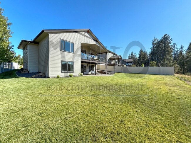 Building Photo - Spacious Eagle Ridge Home
