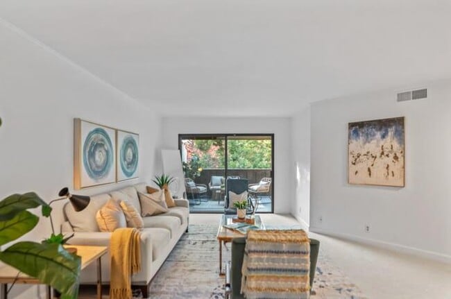 Building Photo - APARTMENT