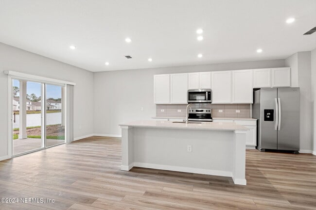 Building Photo - 14710 Cashew Ave