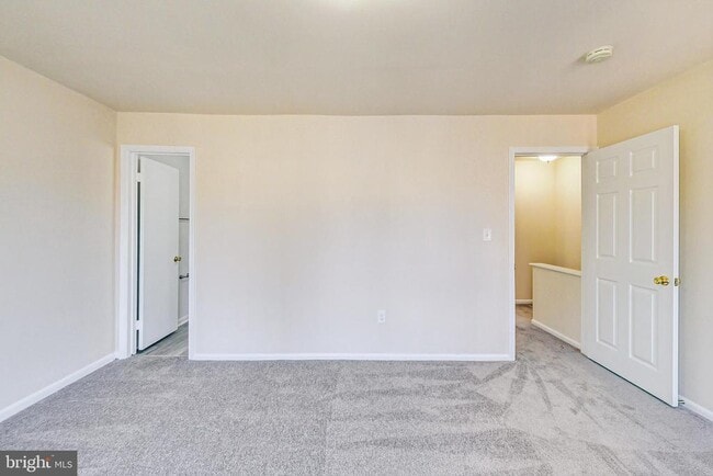 Building Photo - 906 West Side Dr